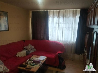 Apartament de 3 camere situat in zona Huedin-Brancoveanu