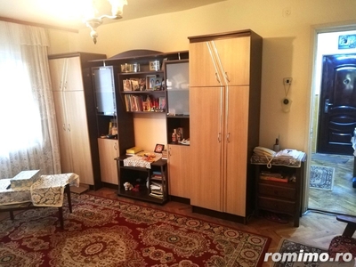 Vand apartament cu 3 camere,zona Dambovita