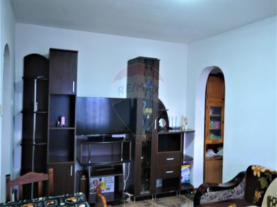 Apartament 3 camere vanzare in bloc de apartamente Bacau, Buhusi, Central