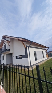 Casa Vila 4 dormitoare cartier Izvor, jud Brasov