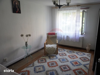 Apartament cu 3 camere/ Str. Cuza Vodă