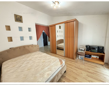 inchiriez apartament o camera Sagului250 euro