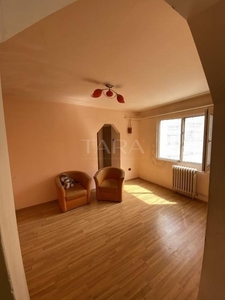 Apartament 3 camere de vanzare