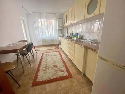 Apartament 3 camere in zona LUNII