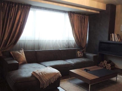 Apartament cu 3 camere de vanzare in zona Central