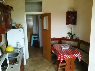 Apartament 3 camere decomandat etajul 1 Racadau