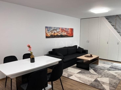 Apartament la curte comuna in Marasti!