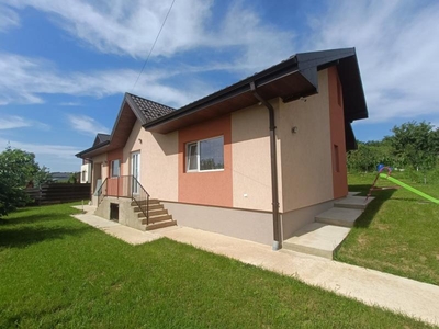 Casa 4 camere, garaj, 1424mp teren Visani- Bucium, IASI