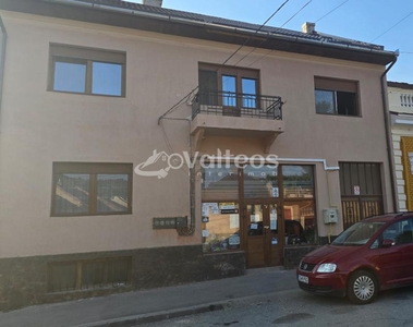 Resita, de vanzare casa D+P+E1 cu spatiu comercial, zona Muncitoresc