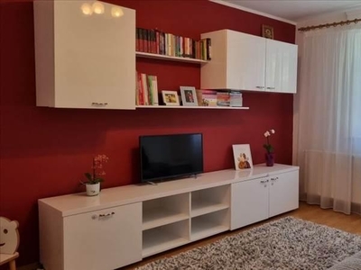 Vanzare apartament 3 camere decomandat etaj intermediar Astra, Brasov