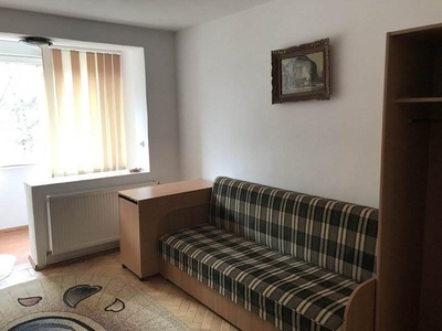 Vanzare apartament 3 camere etaj intermediar Centrul Civic, Brasov