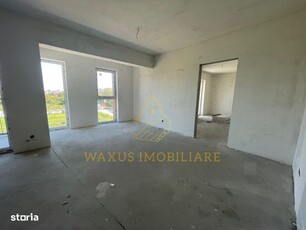 Casa cu 2 apartamente + spatiu comercial/ depozitare + teren + parcare