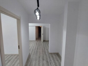 Inchiriere apartament 3 camere Metrou Brancoveanu apartamentul este proaspat renovat u