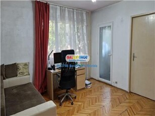 Vanzare apartament 2 camere, etaj 1, zona Metrou Titan 2 min