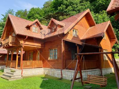 Hotelpensiune 12 camere vanzare in Bacau, Slanic-Moldova, Sud-Vest