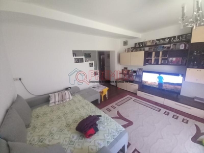 Apartament 3 camere+ curte 200mp- Metrou Dimitrie Leonida.