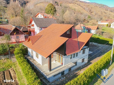 NOU!!! casa + anexe si 2100mp teren in comuna Racovita Valea Oltului