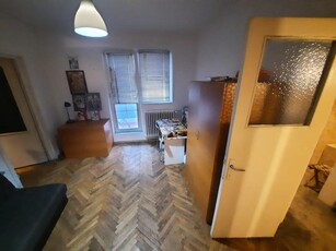 Apartament cu 2 camere, zona Podu Ros