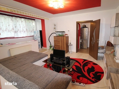 Vând apartament 2 camere în Hunedoara, zona 22 Decembrie, parter, 45mp