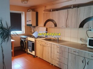 Apartament 2 camere de inchiriat Alba Iulia Cetate etaj intermediar