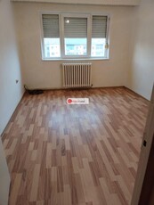 Apartament 2 camere, decomandat, etaj intermediar, zona Cetate