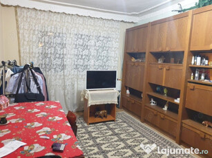 Apartament cu 3 camere, decomandat, etaj 1 - Mazepa 2, B-...