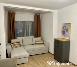 Apartament cu 3 camere, decomandat - zona Centru Civic