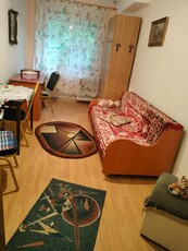 Apartament cu 3 camere, decomandat, zona Podu Ros