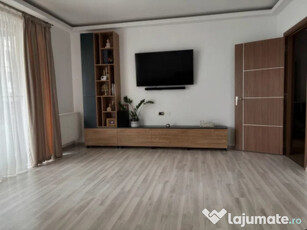 Apartament cu 3 camere, decomandat - zona Tractorul