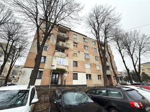 Apartament cu 3 camere in Micro 15, langa Spitalul Judetean