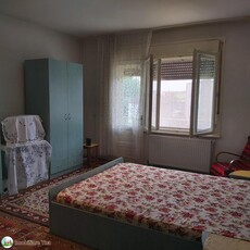 Apartament in asociatie+spatiu comercial, Zona 14 Mai