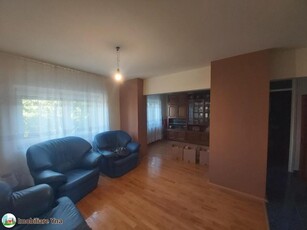 Apartament spatios cu 4 camere in Micro 17 - etaj 3/4, bloc din caramida, suprafata generoasa de 100 mp