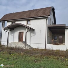 Casa P+E, Lazuri