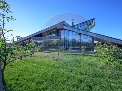 Vila Futurista: Eleganta & Inovatie la limita padurii, piscina, 4500mp