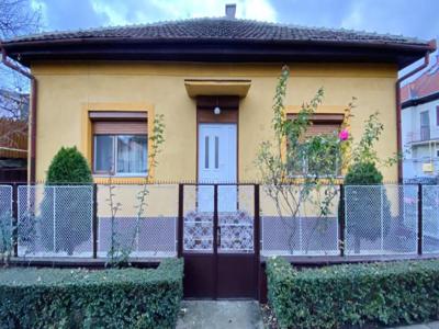 Casa de vanzare in inima Timisoarei cu garaj propriu !