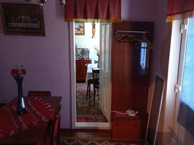 ID 9006 Casa 4 camere, caramida, zona Islaz