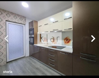 Apartament de vanzare 3 camere si parcare pe Florilor!