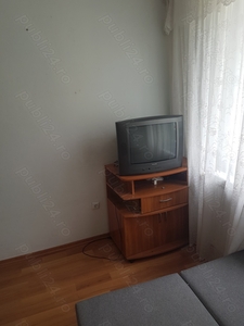 Camera de inchiriat in apartament cu doua camere