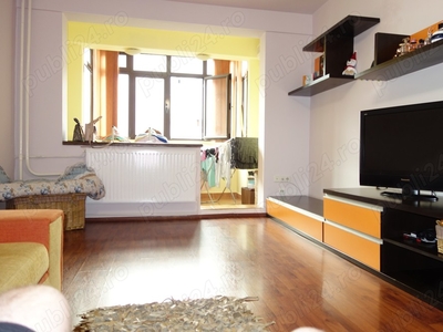 Dristor - Metrou, apartament doua camere, decomandat