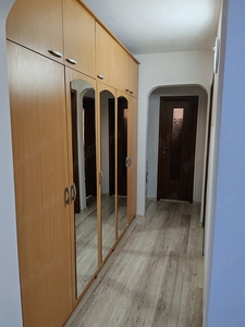 Închiriez apartament cu 3 camere in zona Girocului