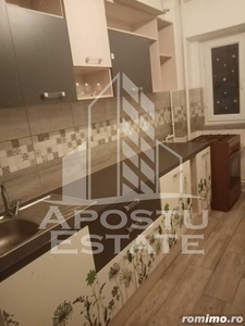 Inchiriez apartament cu doua camere intim