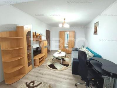 Apartament decomandat cu 2 camere bucatarie separata zona Sub Arini