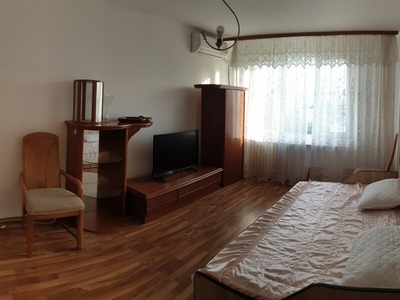 Inchiriere apartament 3 camere Trapezului, metrou 1 Decembrie 1018 bloc reabilitat ter