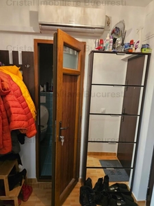 Vand apartament nemobilat in zona Trapezului