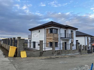 Casa individuala, semifinisata, teren 365 mp, panorama, Chinteni