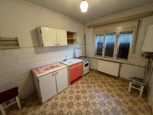 Apartament 3 camere, 100 mp de vanzare PIATA DE VECHITURI