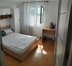 Apartament cu 2 camere, zona Podu Ros