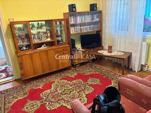 Apartament de vanzare cu 3 camere, Podu Ros