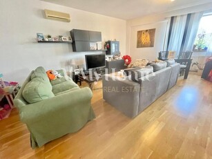 Apartament spatios 3 camere, Necesita Renovare, 2 parcari, vedere libera, boxa