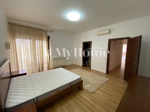 Apartament spatios si luminos cu 4 camere, finisaje lux, partial mobilat,parcare